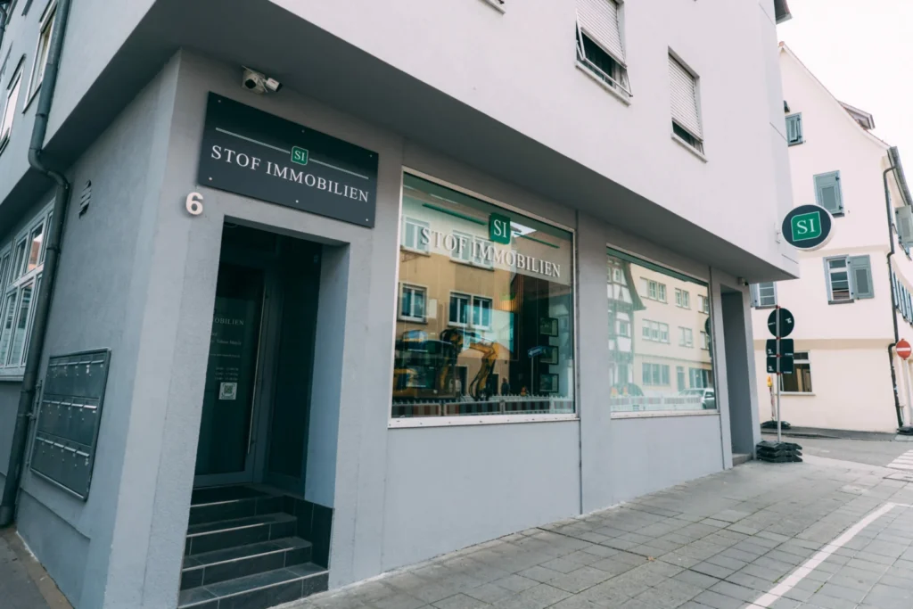 Außenansicht des Stof-Immobilien-Büros in der Bockgasse 6 in Ulm